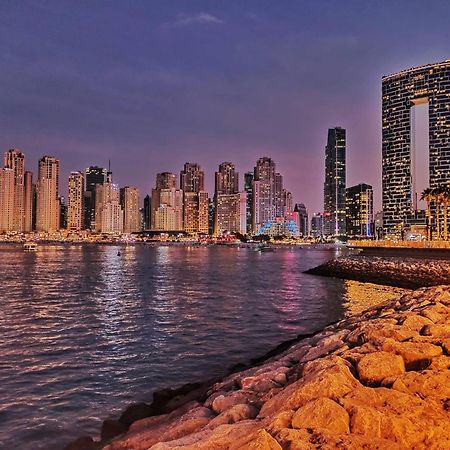 Seaview Beach Hostel Jbr - Walk To Beach - Gym - Pool - Metro Station ดูไบ ภายนอก รูปภาพ