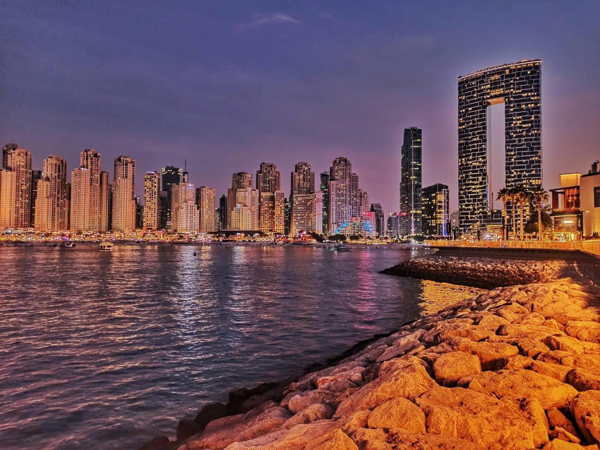 Seaview Beach Hostel Jbr - Walk To Beach - Gym - Pool - Metro Station ดูไบ ภายนอก รูปภาพ