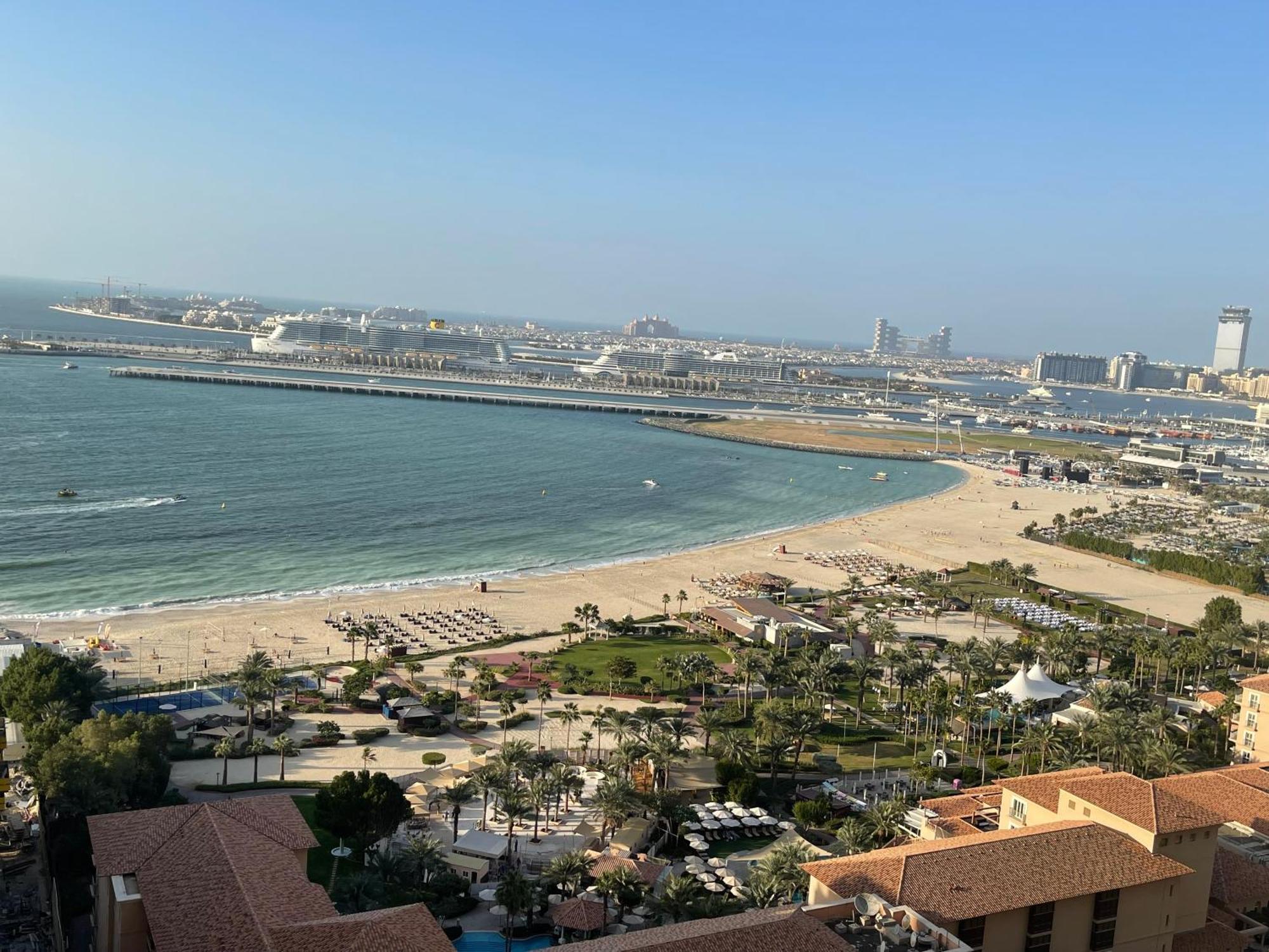 Seaview Beach Hostel Jbr - Walk To Beach - Gym - Pool - Metro Station ดูไบ ภายนอก รูปภาพ
