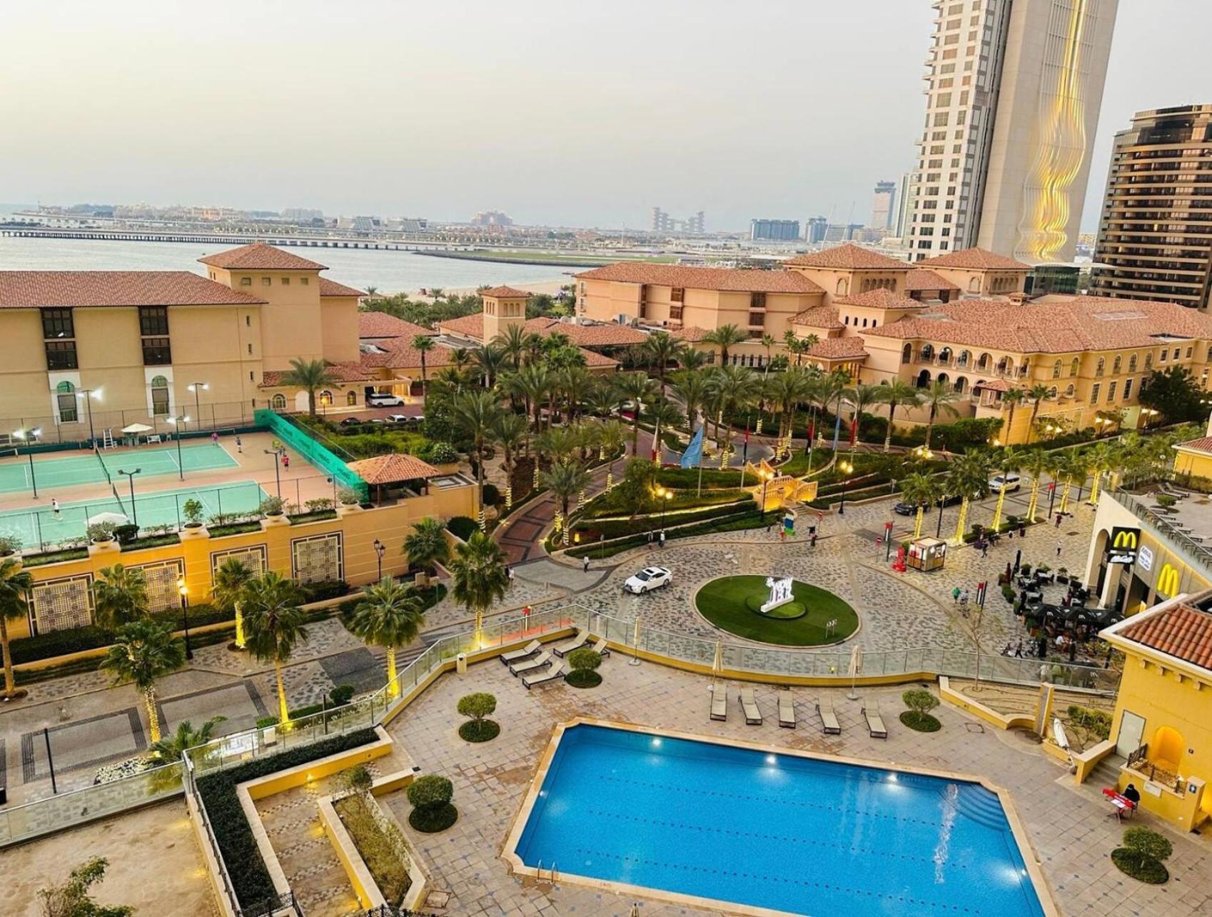 Seaview Beach Hostel Jbr - Walk To Beach - Gym - Pool - Metro Station ดูไบ ภายนอก รูปภาพ