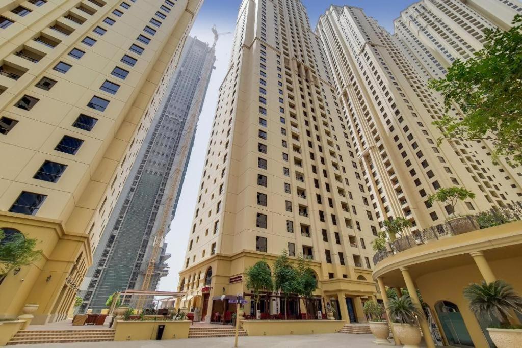 Seaview Beach Hostel Jbr - Walk To Beach - Gym - Pool - Metro Station ดูไบ ภายนอก รูปภาพ