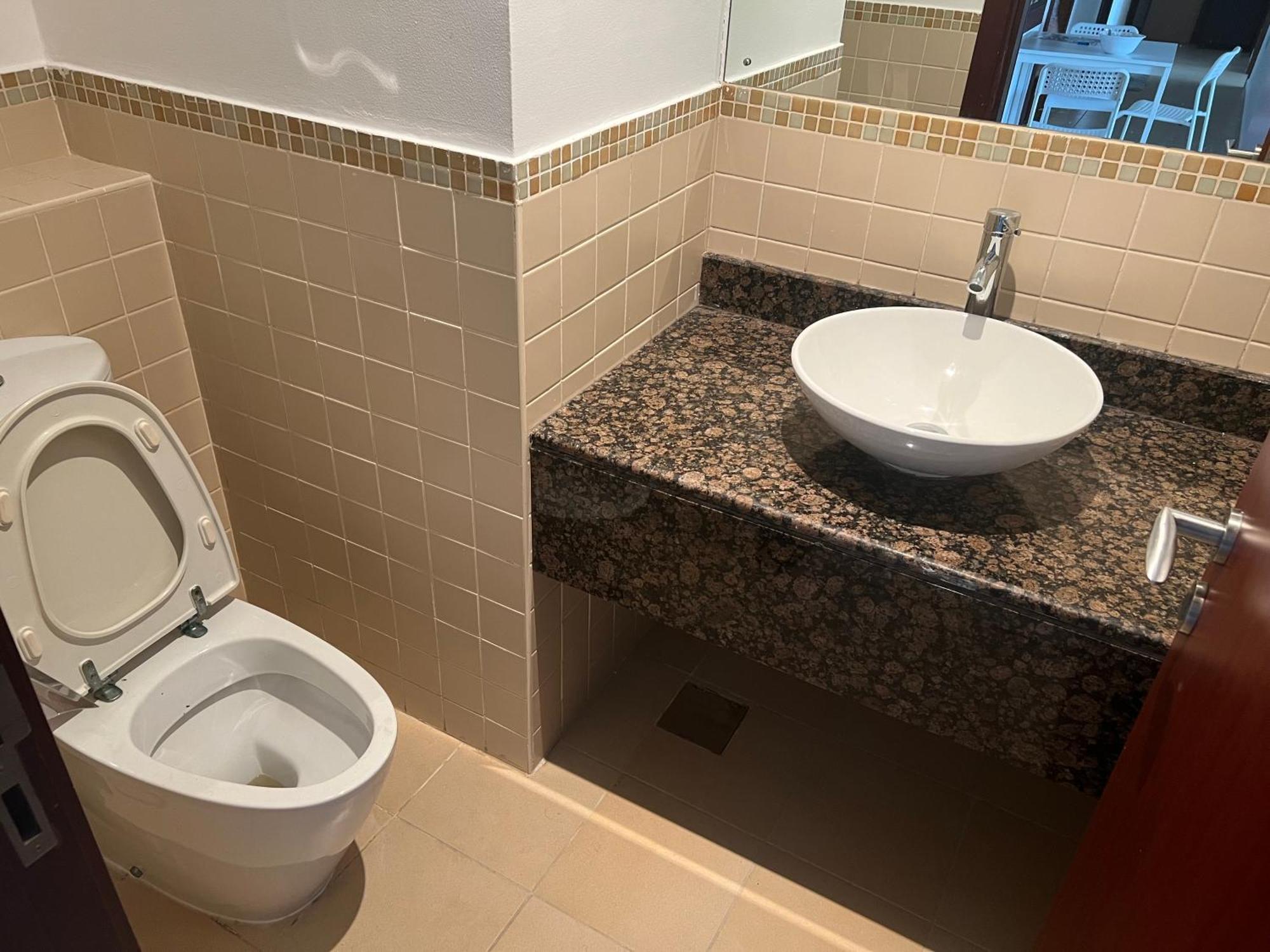 Seaview Beach Hostel Jbr - Walk To Beach - Gym - Pool - Metro Station ดูไบ ภายนอก รูปภาพ