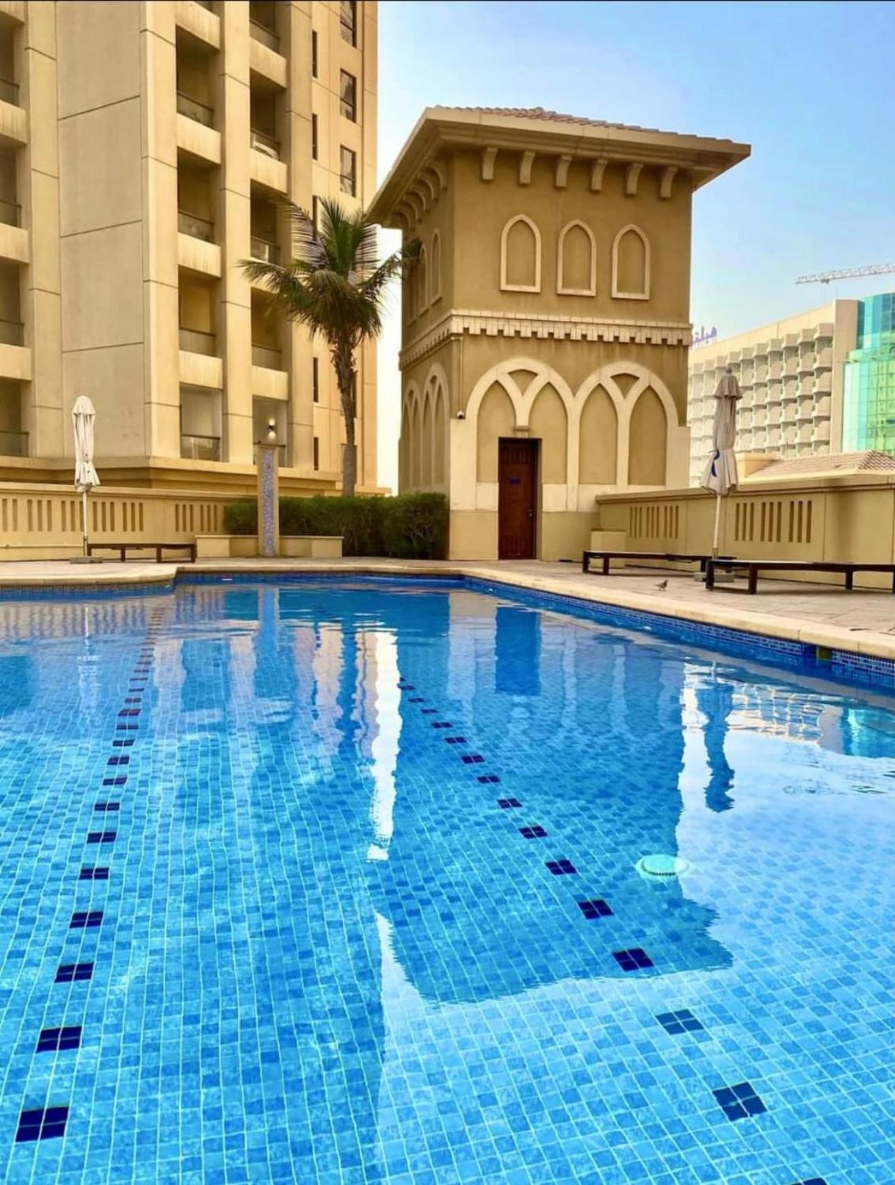 Seaview Beach Hostel Jbr - Walk To Beach - Gym - Pool - Metro Station ดูไบ ภายนอก รูปภาพ