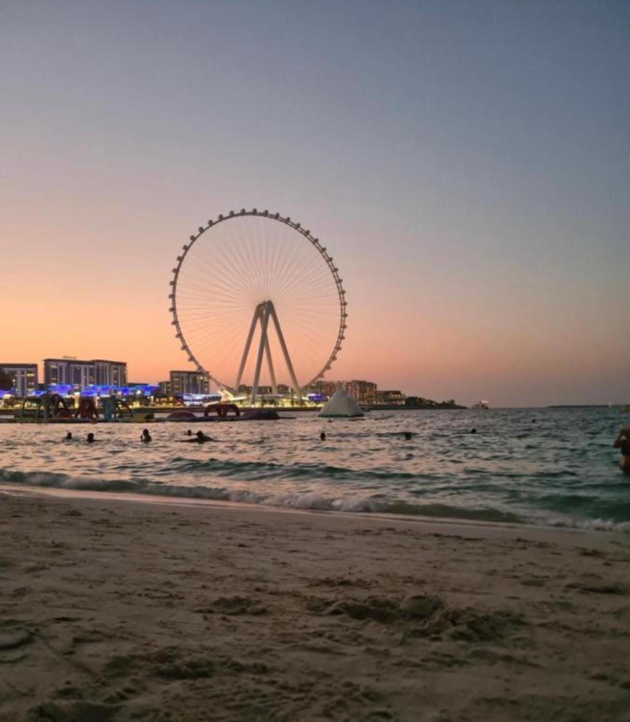 Seaview Beach Hostel Jbr - Walk To Beach - Gym - Pool - Metro Station ดูไบ ภายนอก รูปภาพ