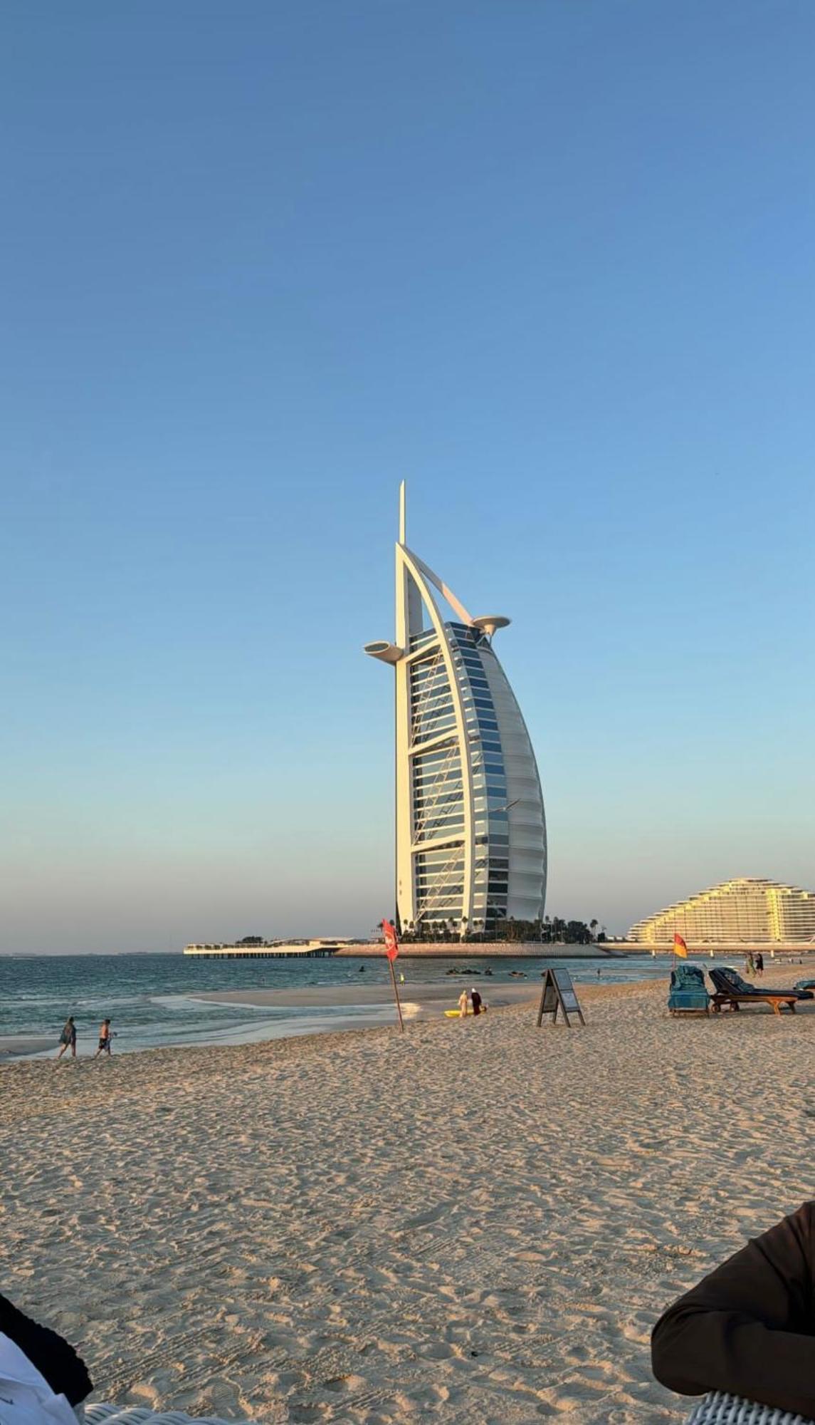 Seaview Beach Hostel Jbr - Walk To Beach - Gym - Pool - Metro Station ดูไบ ภายนอก รูปภาพ