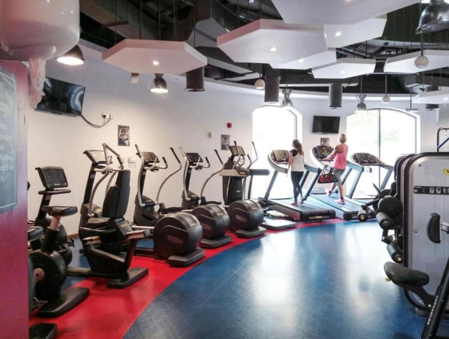 Seaview Beach Hostel Jbr - Walk To Beach - Gym - Pool - Metro Station ดูไบ ภายนอก รูปภาพ